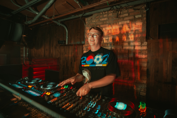 DJ DH
